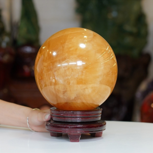 Quả cầu canxit vàng 7,7kg - 17,6cm