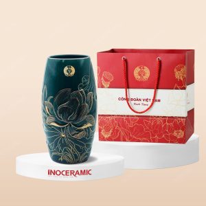Lọ hoa bom men lục sen vàng khắc nổi H27